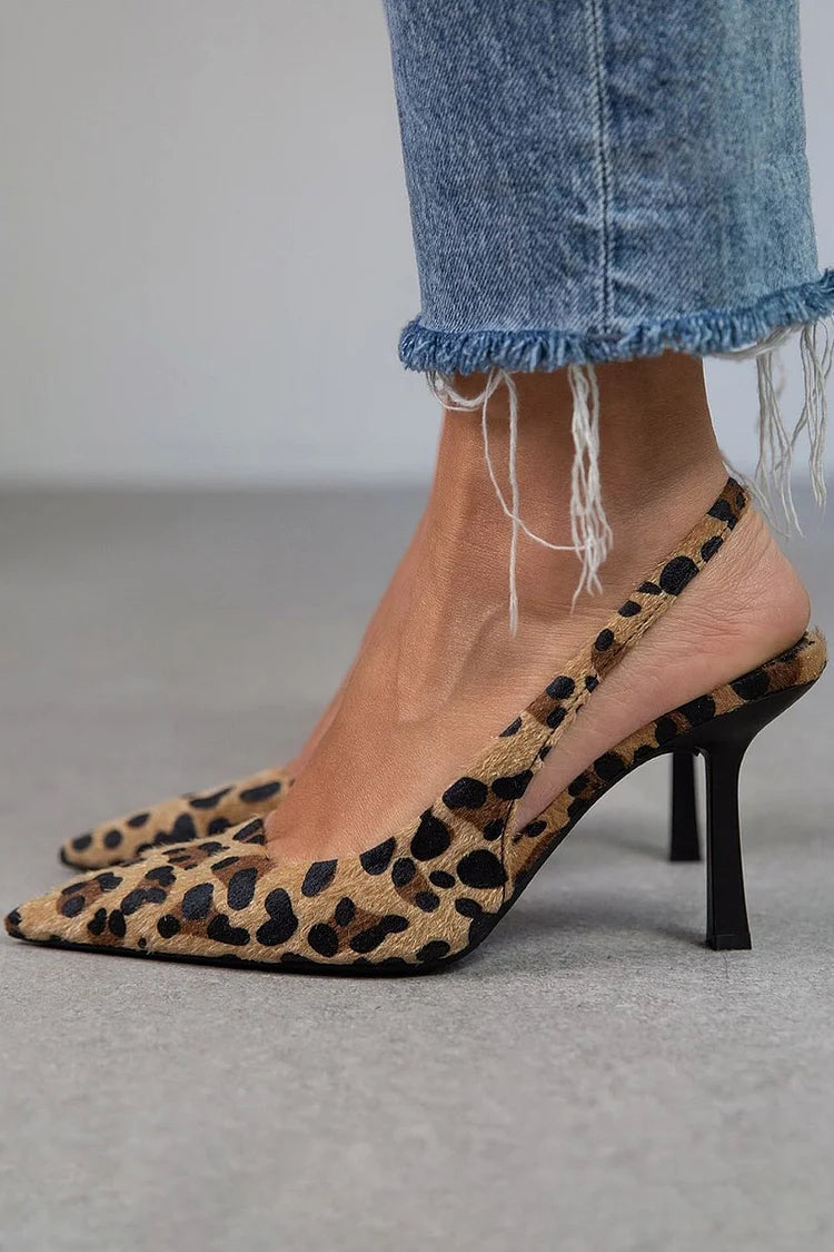 Leonora | Elegant animalier décolleté for en fed stil