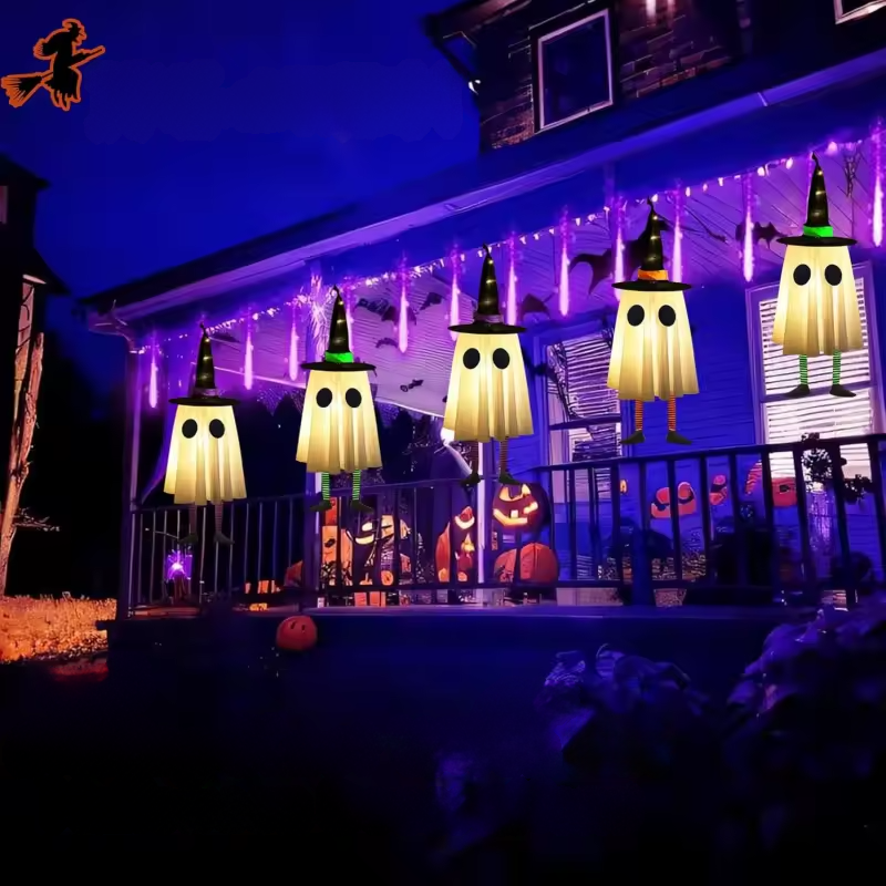 SpookyGlow – Hængende spøgelseslampe med heksehat-vedhæng
