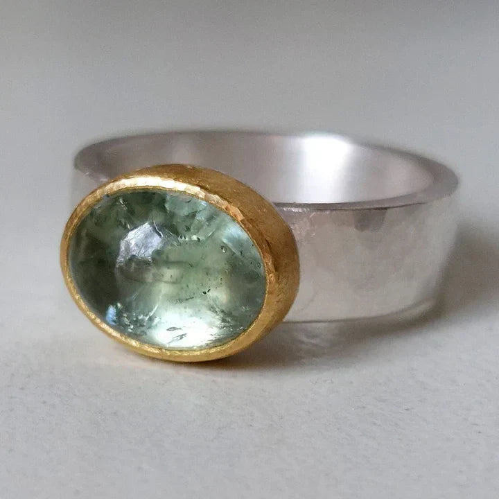 Grøn ring med rundet sten, vintage